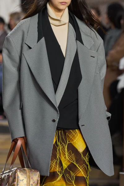 Look 69